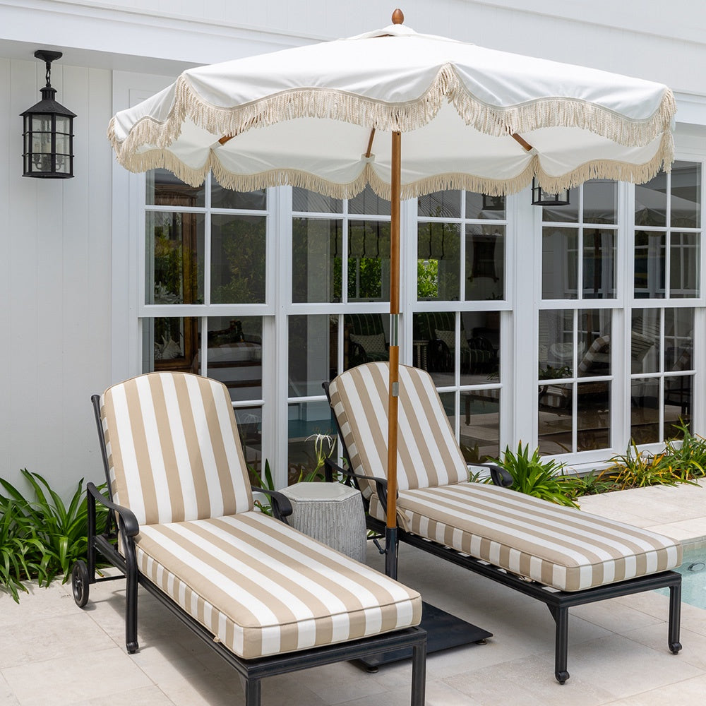 White Market Umbrella & Vintage Black Base