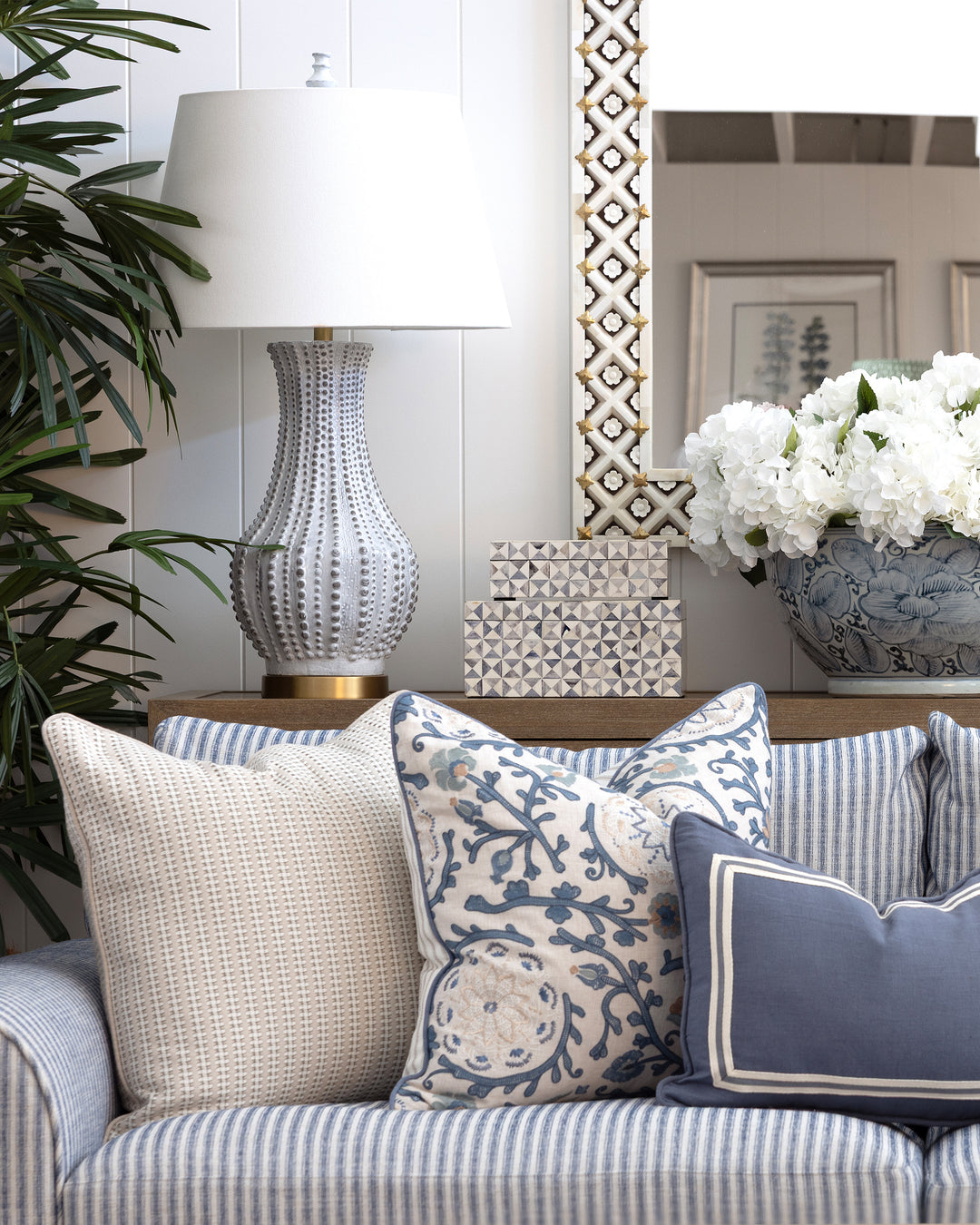 Anthia Textured White Lamp
