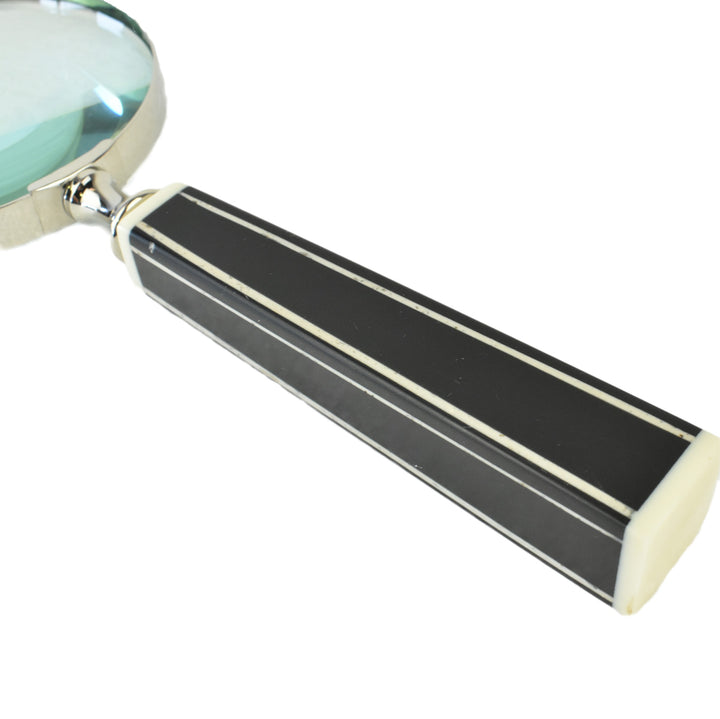 Black White Magnifier