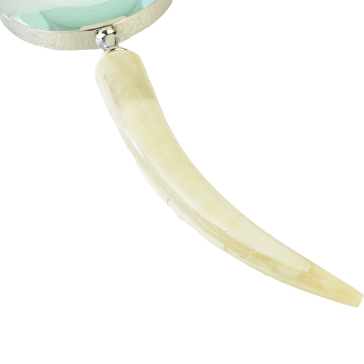 Curved Cream Magnifier