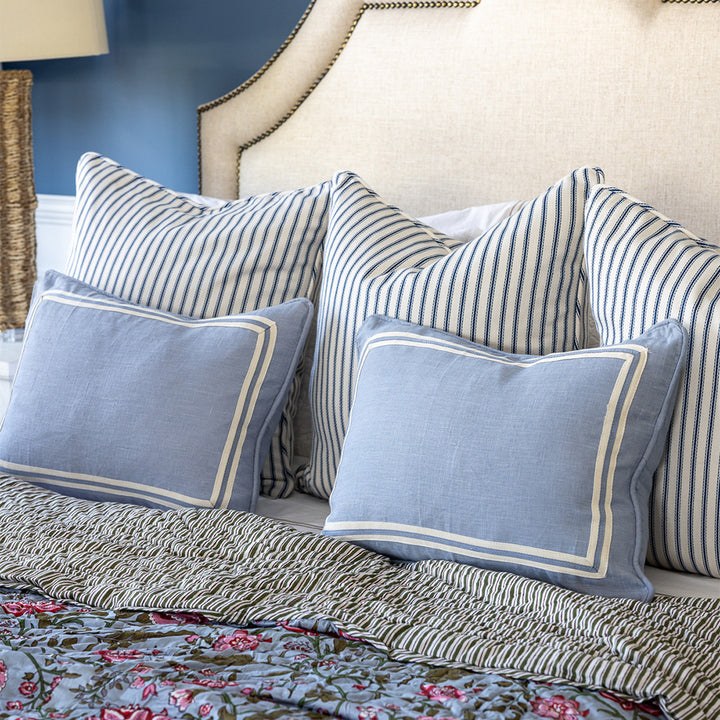 Pale Bl. Rect Cushion Stripe Border
