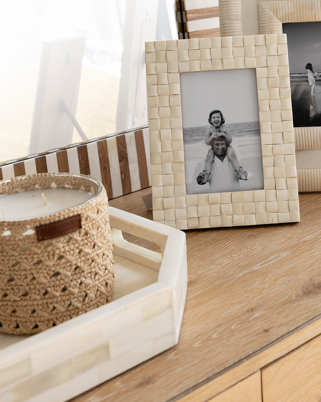 Zina Raffia Candle M